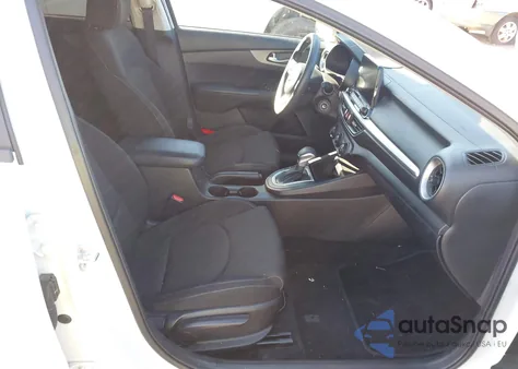 2021 Kia Forte Lxs z USA, uszkodzony, nr VIN 3KPF24AD8ME374978